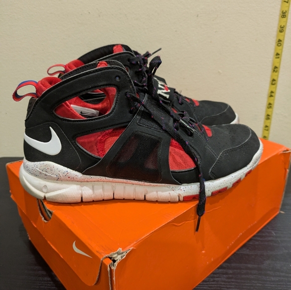 Nike Kids Black and Red NYC Sneakers - Picture 6 of 16
